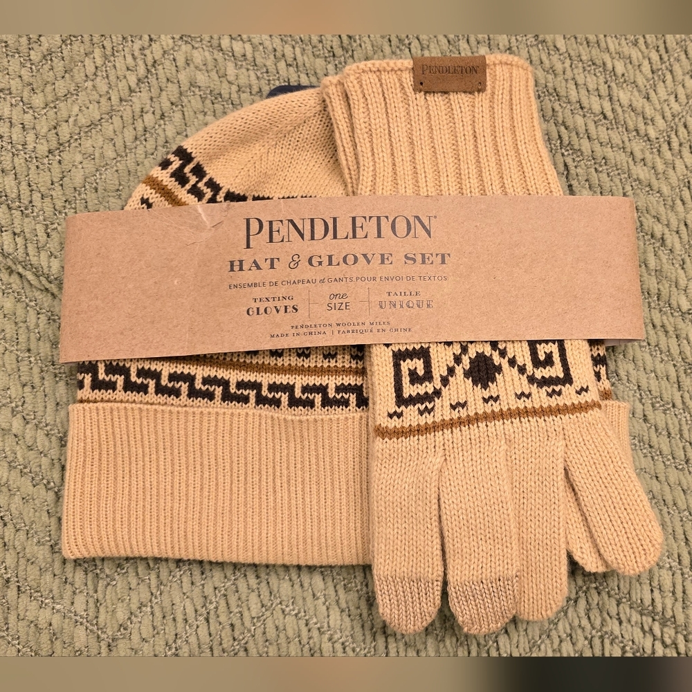 Pendleton Westerly matching beanie and gloves NWT